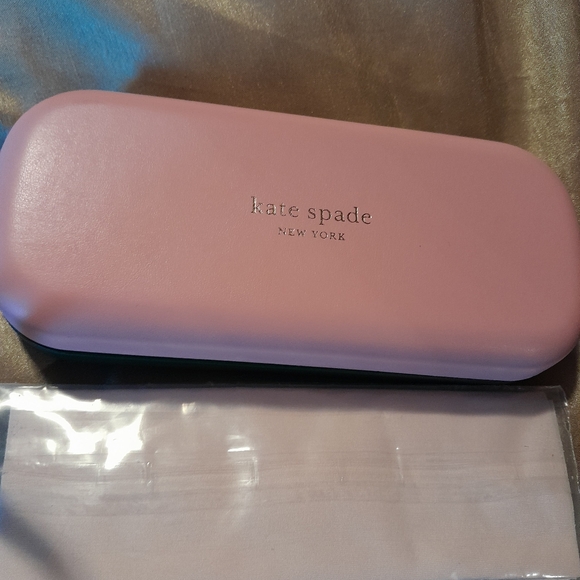 Kate spade eyeglass case with cleaning towel. - Picture 2 of 7